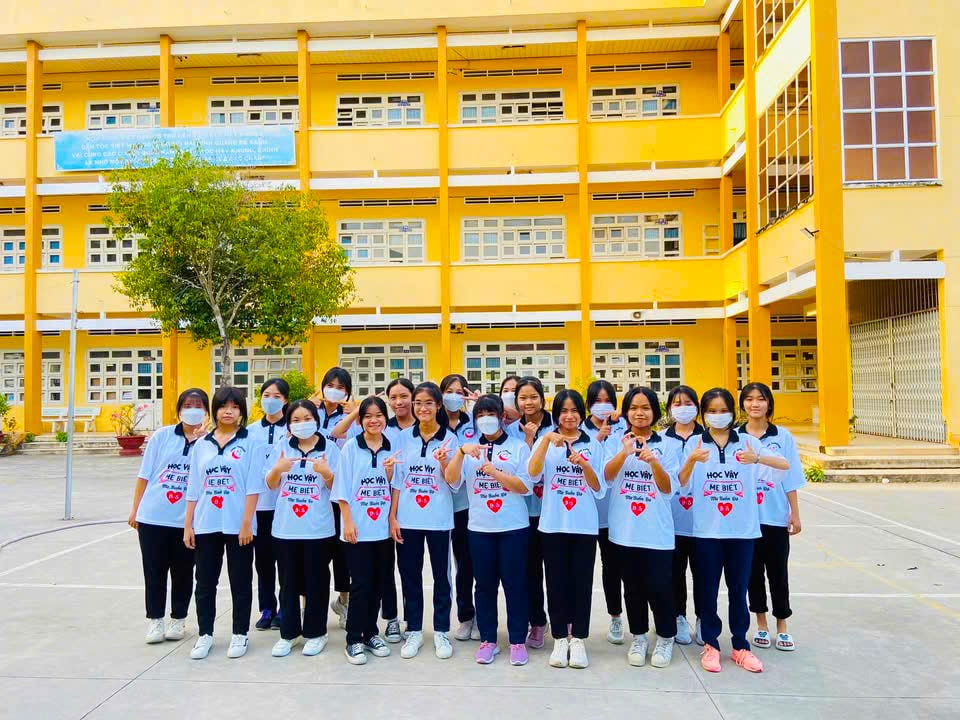 áo đồng phục lớp có cổ màu trắng, ảnh thật áo lớp có cổ, áo lớp có cổ, mẫu áo lớp có cổ, áo lớp có cổ màu trắng, áo lớp màu trắng có cổ